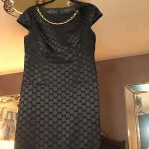 👗👗 Sandra Darren Dress w/chain Tule flower 🌺 detail and faux pockets 👗👗 EUC